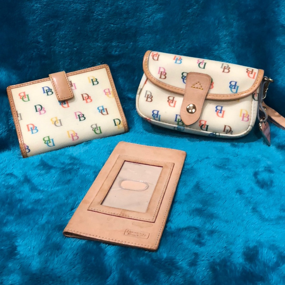 Dooney and Bourke💯 checkbook, Wallet, mini bag